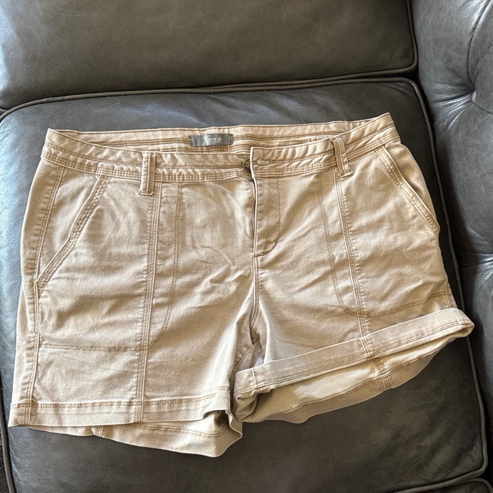 Natural Reflections Women's Beige Cargo Shorts